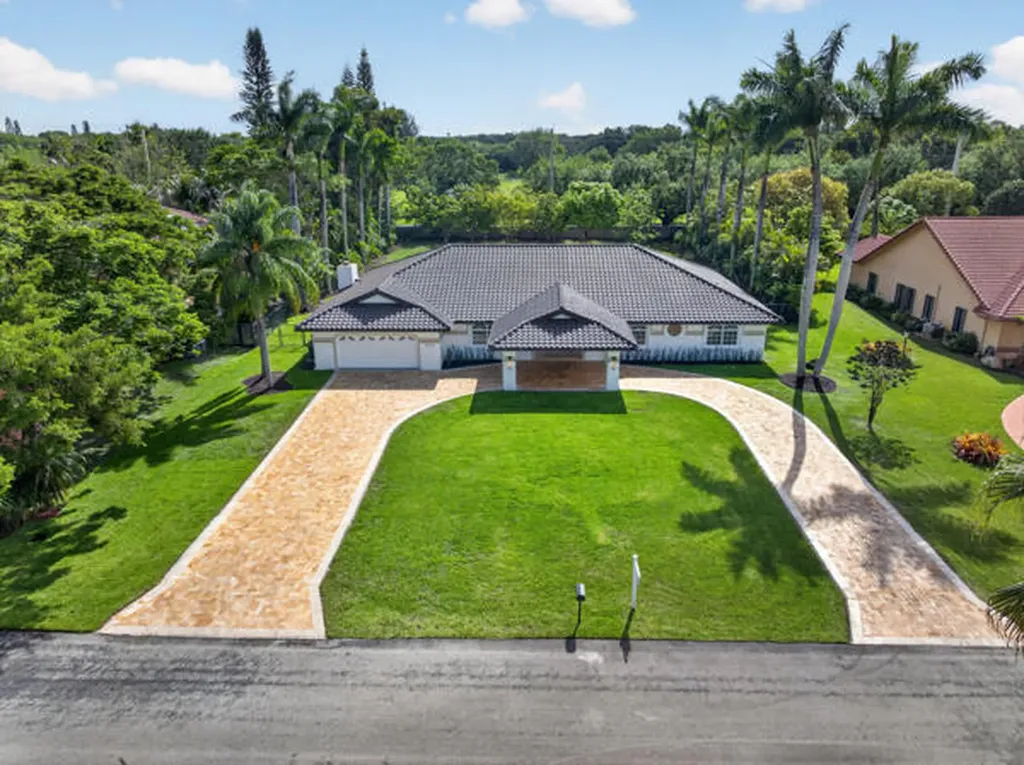 5510 W Castlegate Avenue Davie FL 33331
