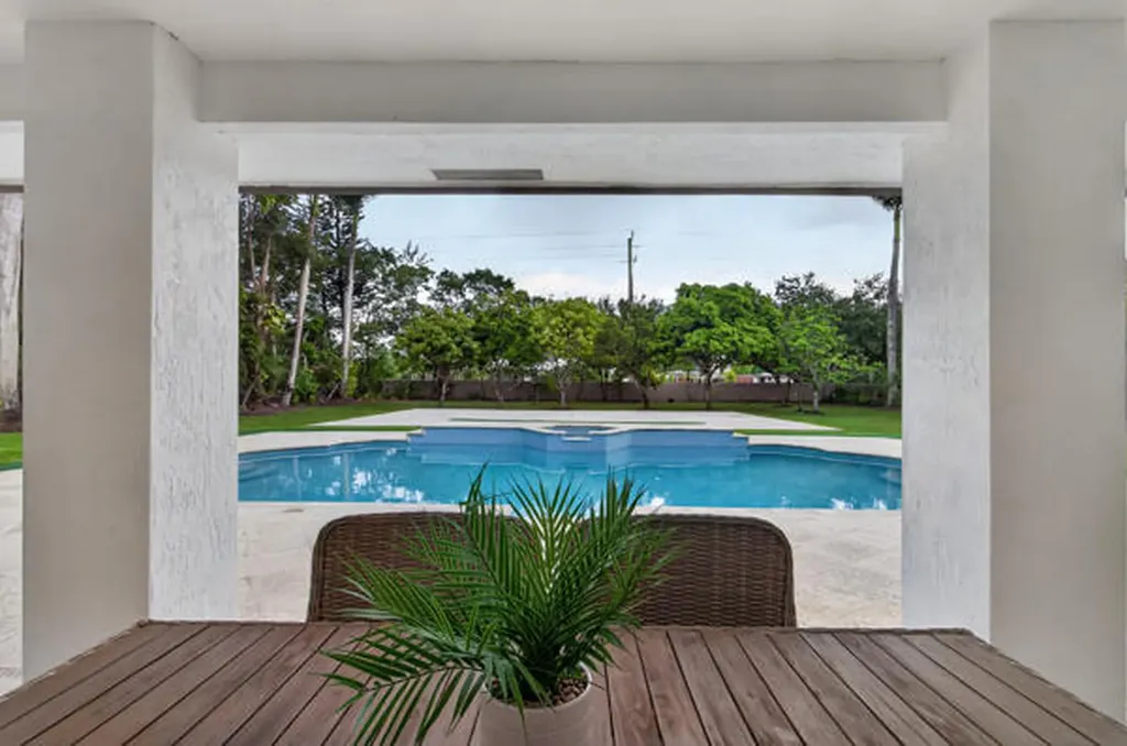 5510 W Castlegate Avenue Davie FL 33331