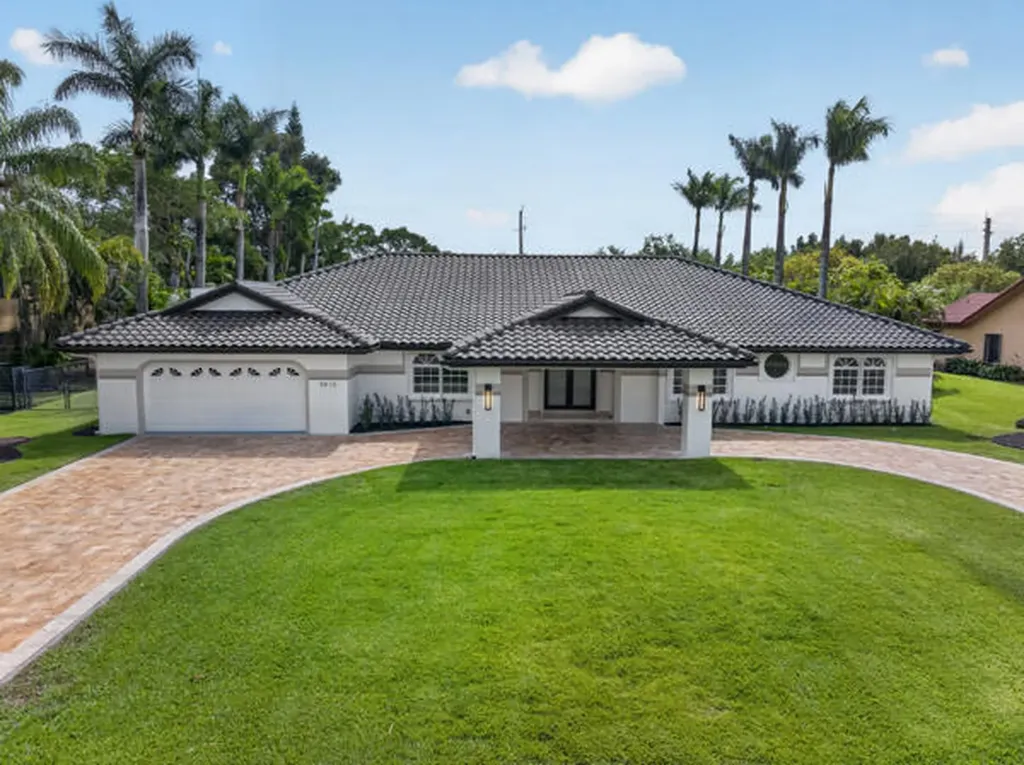 5510 W Castlegate Avenue Davie FL 33331