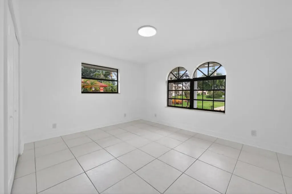 5510 W Castlegate Avenue Davie FL 33331