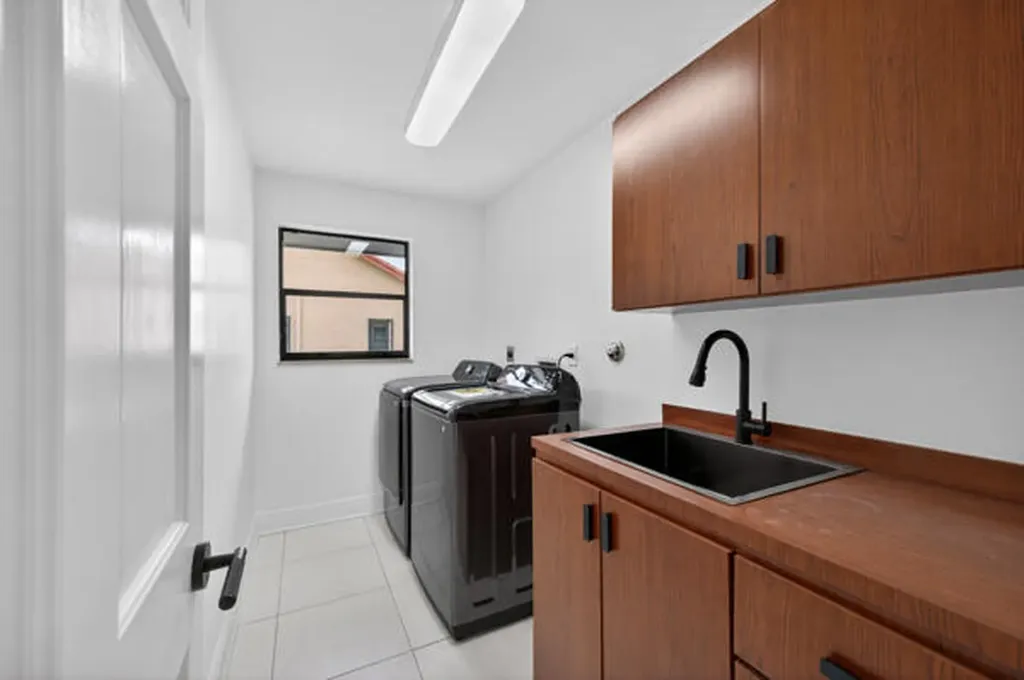 5510 W Castlegate Avenue Davie FL 33331