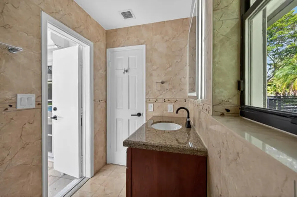 5510 W Castlegate Avenue Davie FL 33331