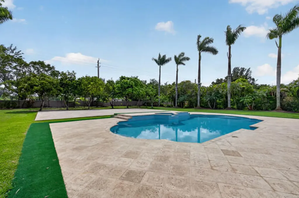 5510 W Castlegate Avenue Davie FL 33331