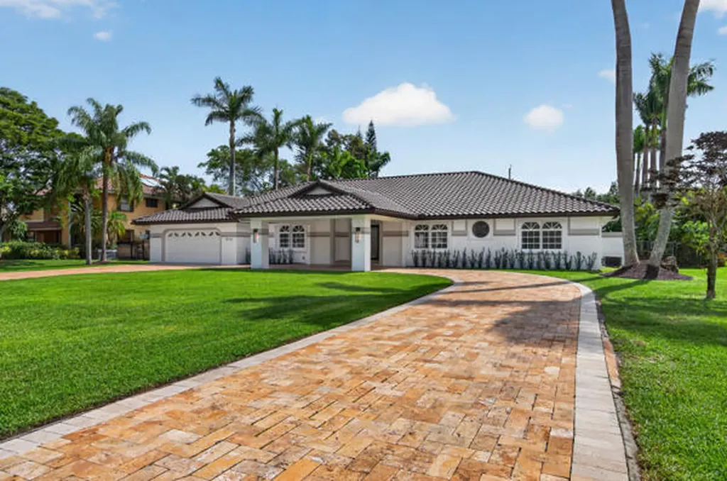 5510 W Castlegate Avenue Davie FL 33331