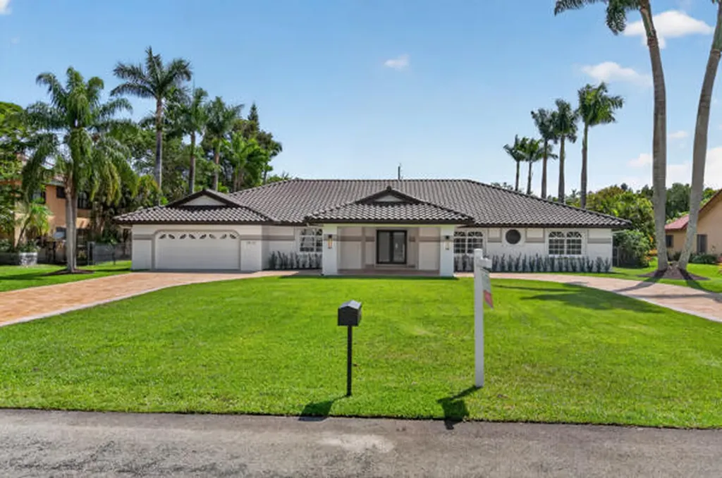 5510 W Castlegate Avenue Davie FL 33331