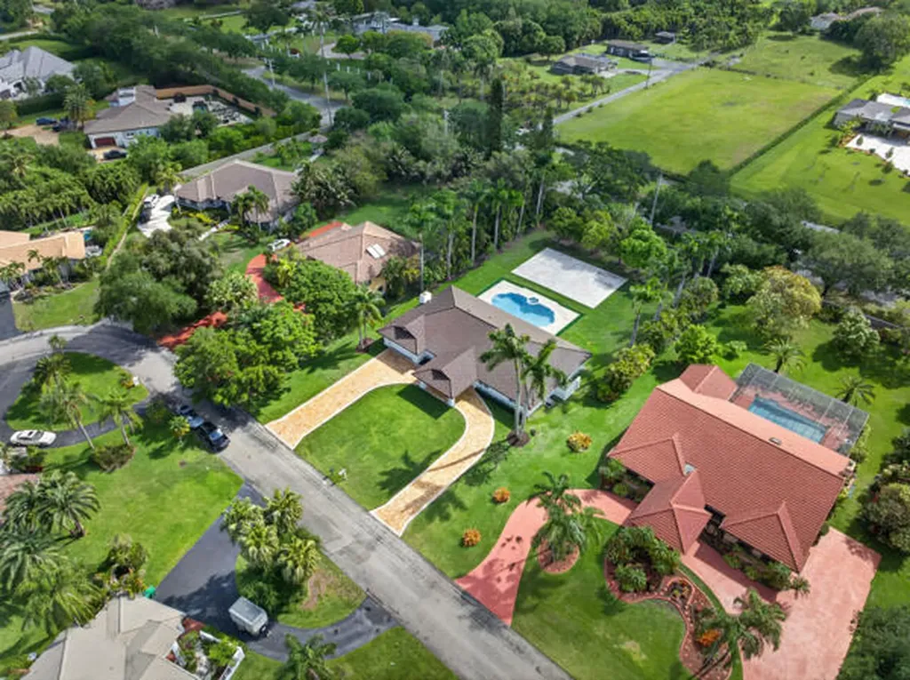 5510 W Castlegate Avenue Davie FL 33331