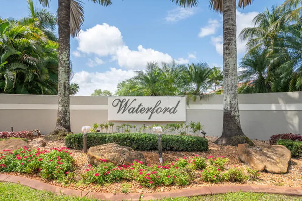 5510 W Castlegate Avenue Davie FL 33331