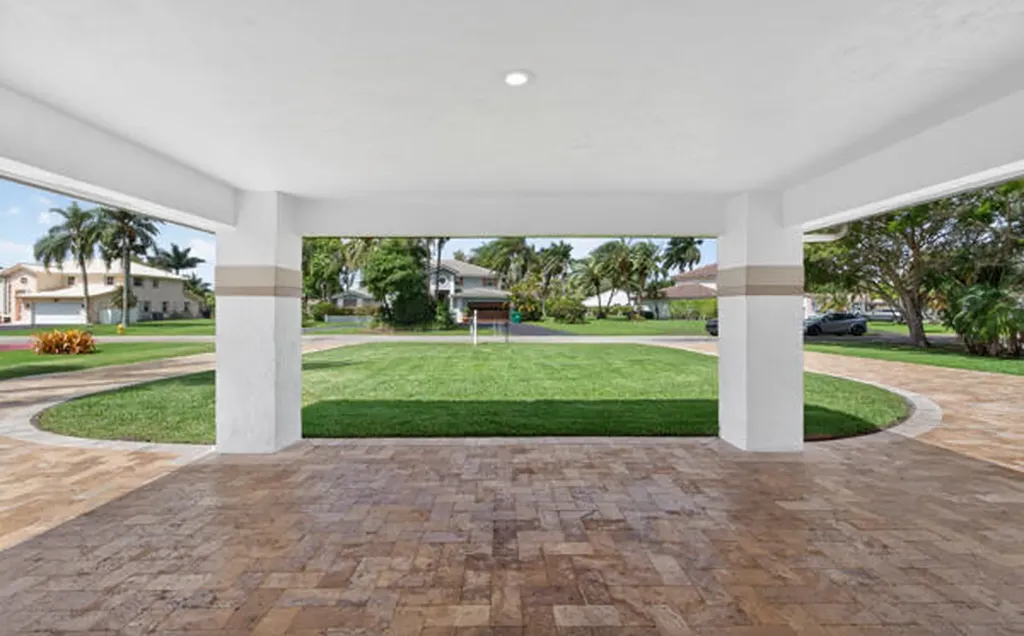 5510 W Castlegate Avenue Davie FL 33331