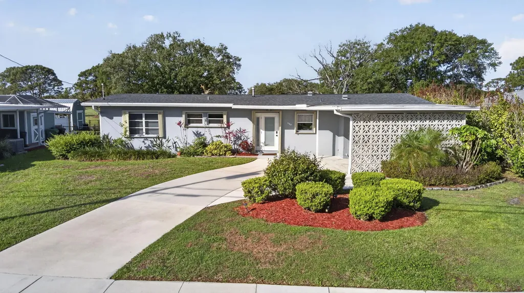 2948 SE Treasure Island Road Port St Lucie FL 34952