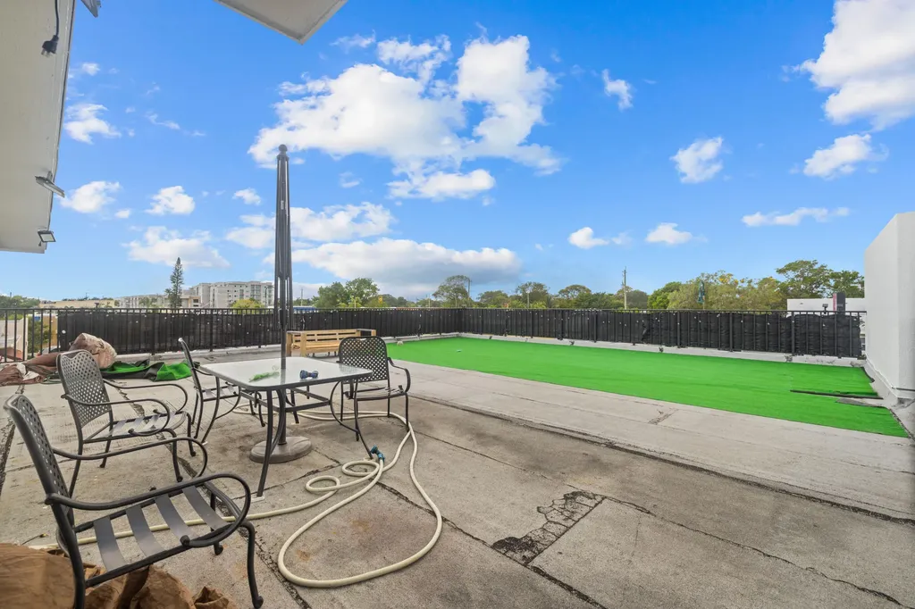 1914 N Dixie Highway Lake Worth Beach FL 33460