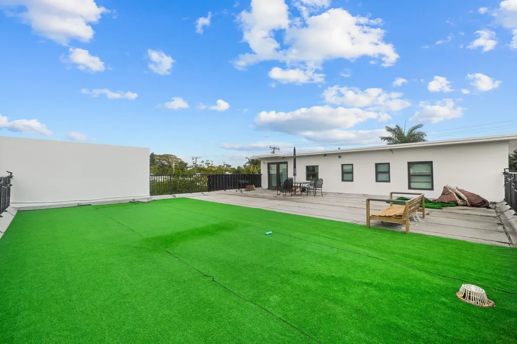 1914 N Dixie Highway Lake Worth Beach FL 33460