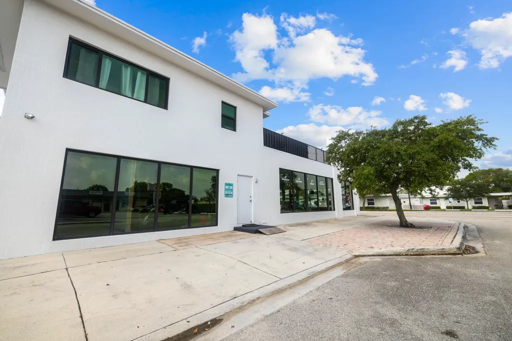 1914 N Dixie Highway Lake Worth Beach FL 33460