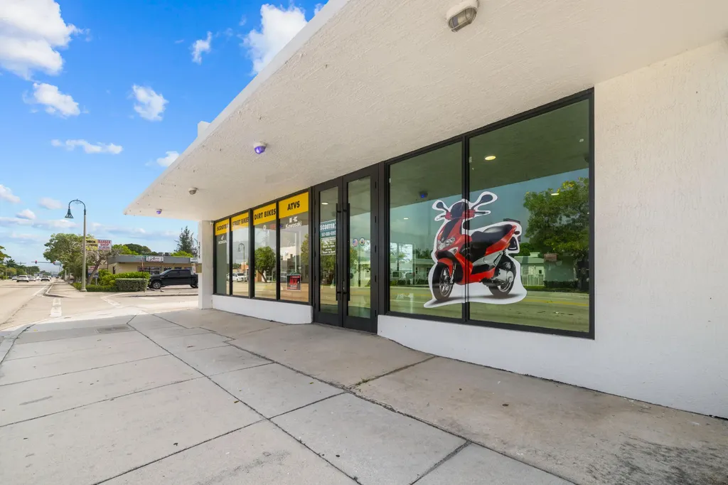 1914 N Dixie Highway Lake Worth Beach FL 33460