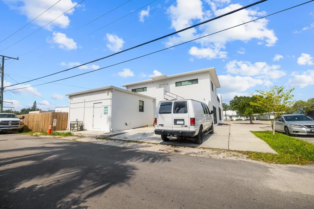 1914 N Dixie Highway Lake Worth Beach FL 33460