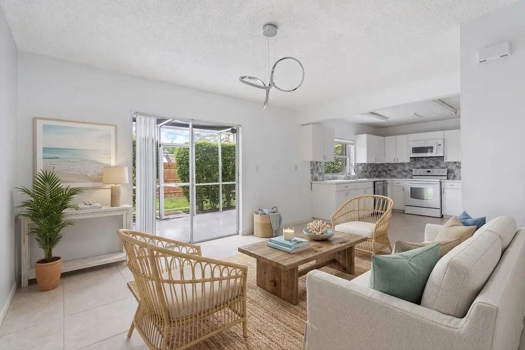 22707 SW 64th Way Boca Raton FL 33428