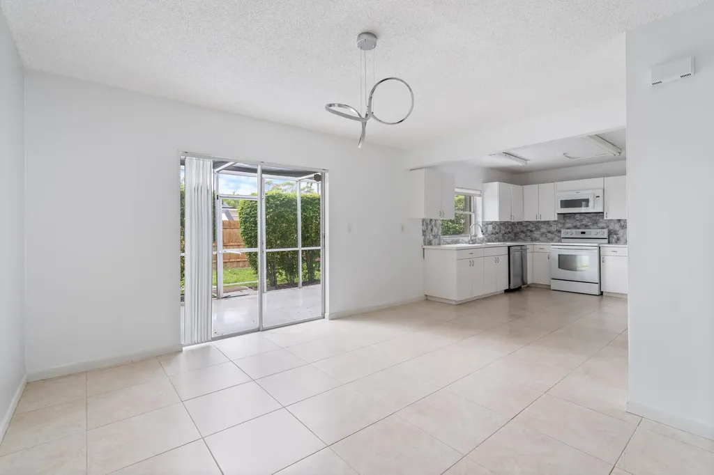 22707 SW 64th Way Boca Raton FL 33428