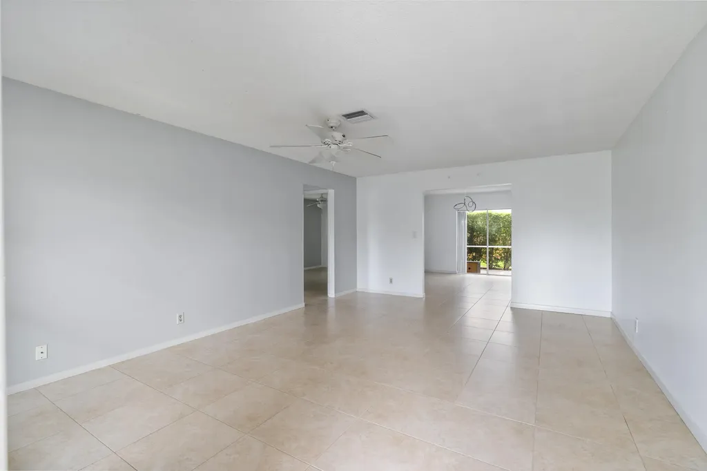 22707 SW 64th Way Boca Raton FL 33428