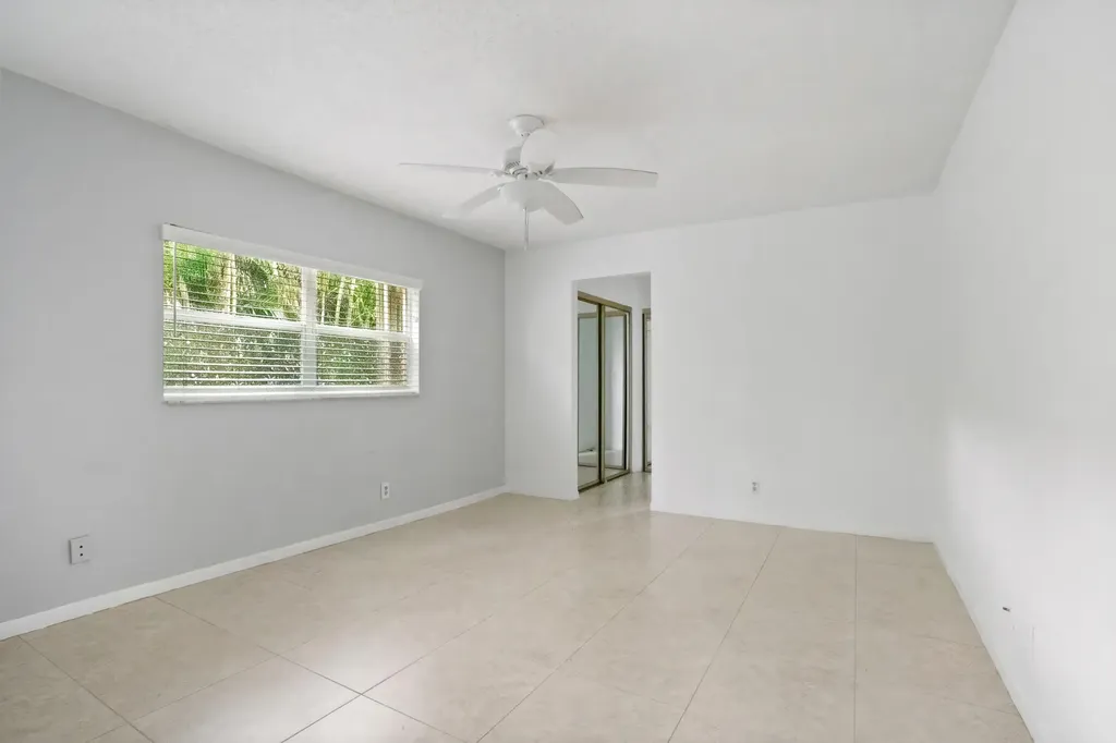 22707 SW 64th Way Boca Raton FL 33428