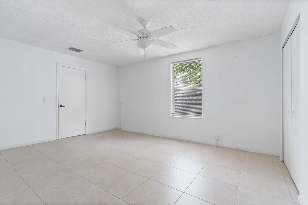 22707 SW 64th Way Boca Raton FL 33428