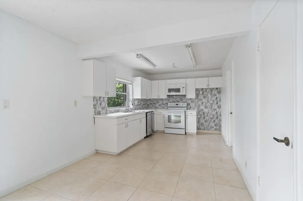 22707 SW 64th Way Boca Raton FL 33428