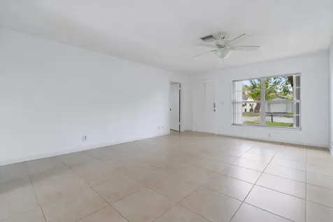 22707 SW 64th Way Boca Raton FL 33428