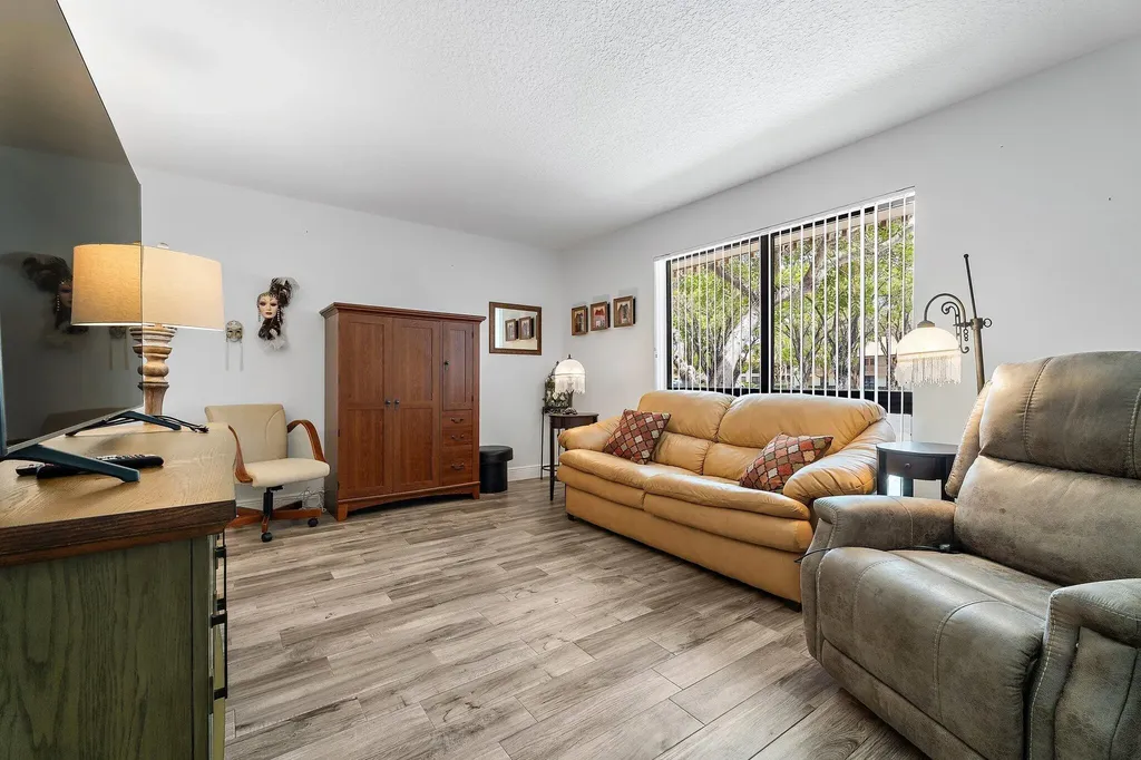 128 Brackenwood Road Palm Beach Gardens FL 33418