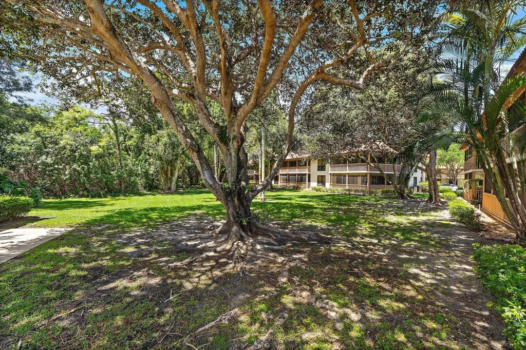 128 Brackenwood Road Palm Beach Gardens FL 33418