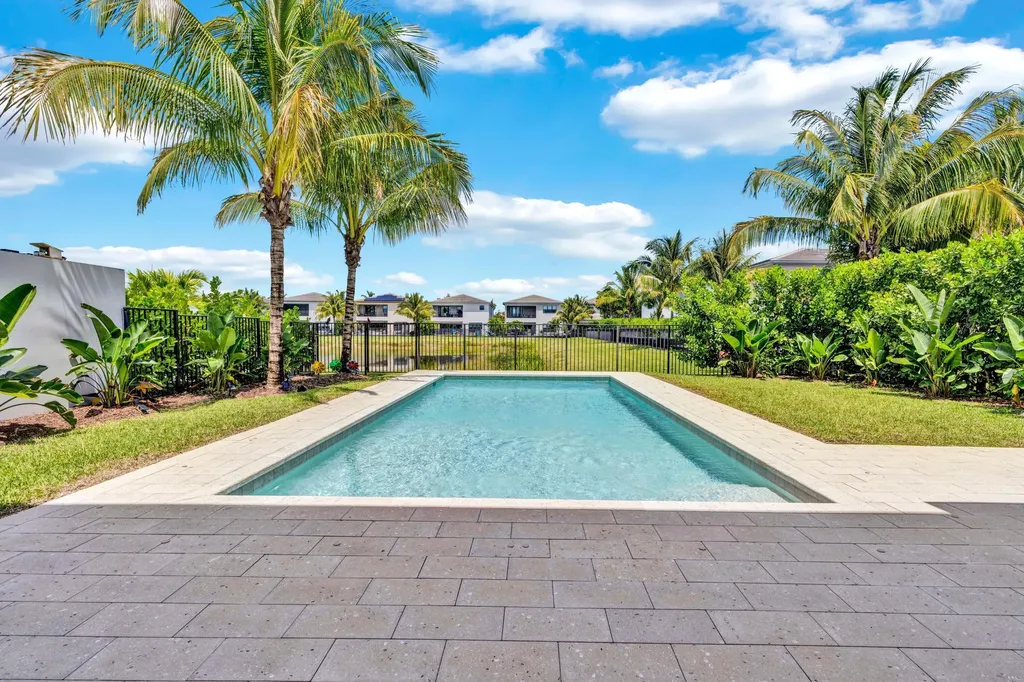 8239 Oceanus Drive Boca Raton FL 33496