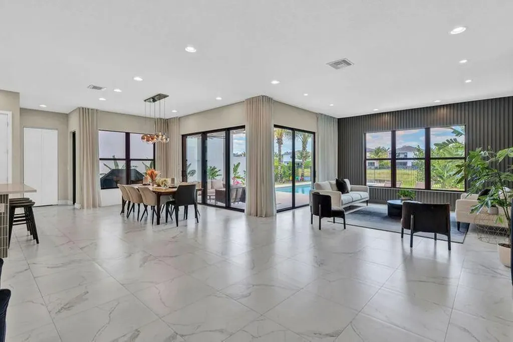 8239 Oceanus Drive Boca Raton FL 33496