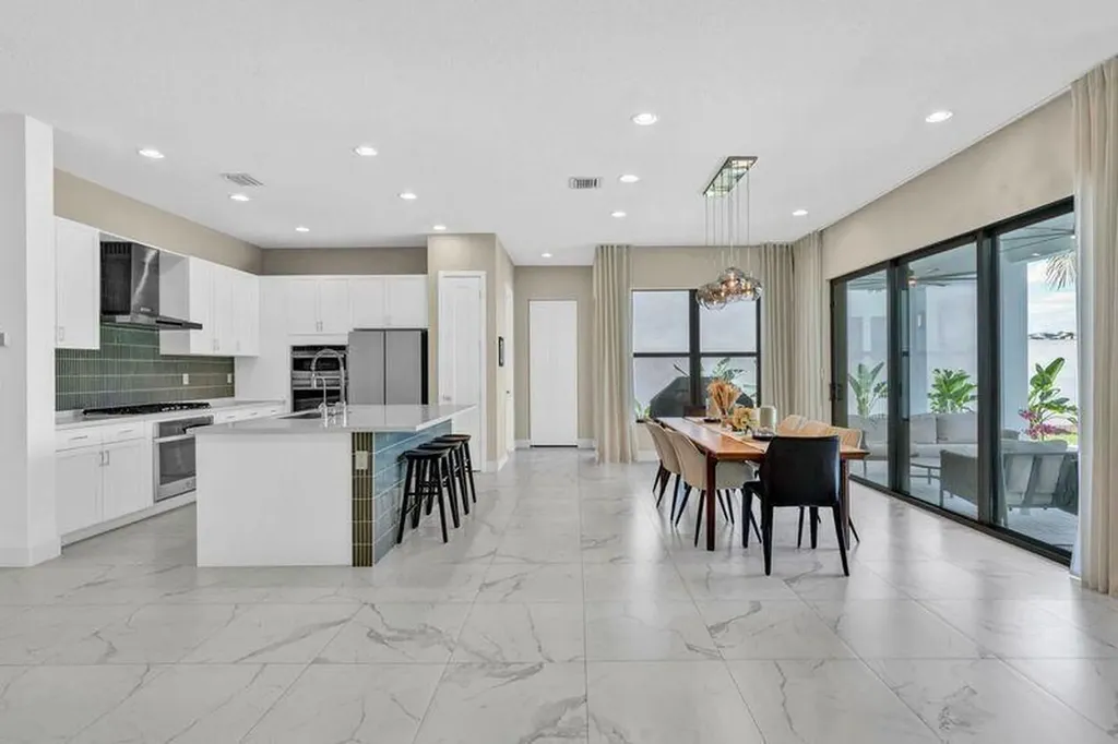 8239 Oceanus Drive Boca Raton FL 33496