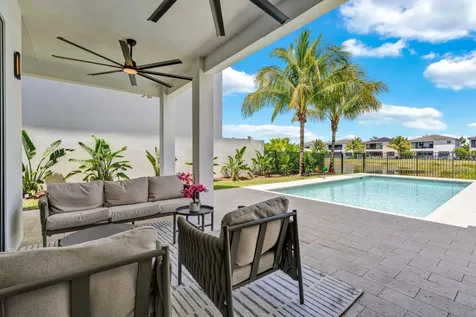 8239 Oceanus Drive Boca Raton FL 33496