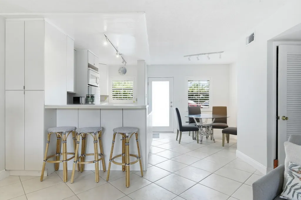 139 Sunrise Avenue Palm Beach FL 33480