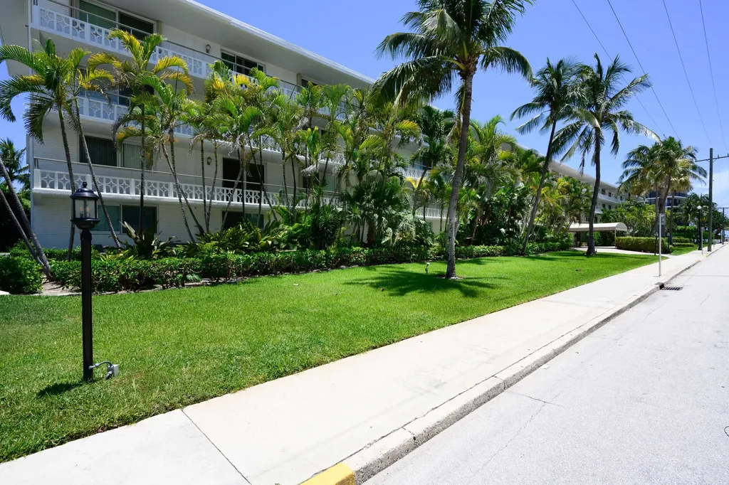 139 Sunrise Avenue Palm Beach FL 33480