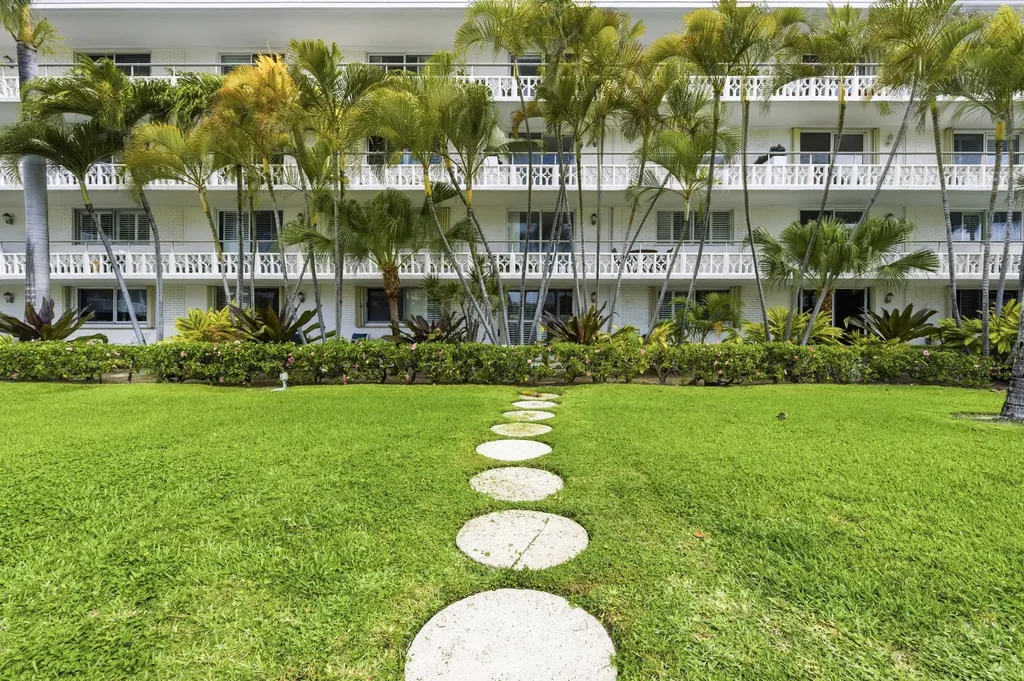 139 Sunrise Avenue Palm Beach FL 33480