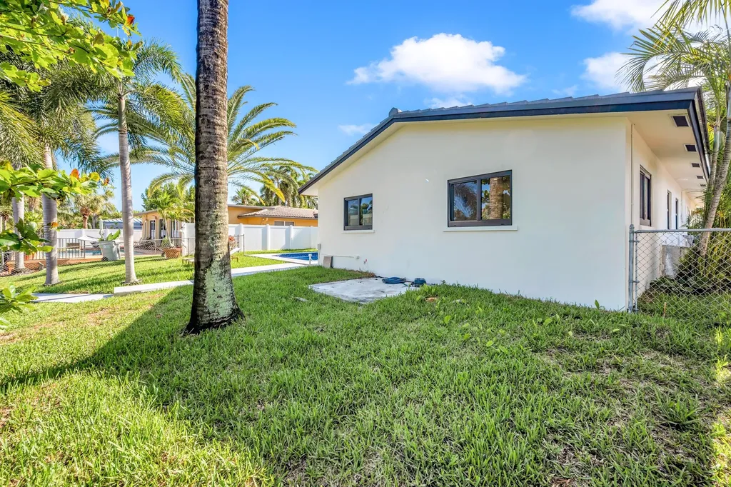 1120 SE 9th Avenue Pompano Beach FL 33060