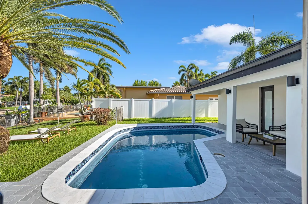 1120 SE 9th Avenue Pompano Beach FL 33060