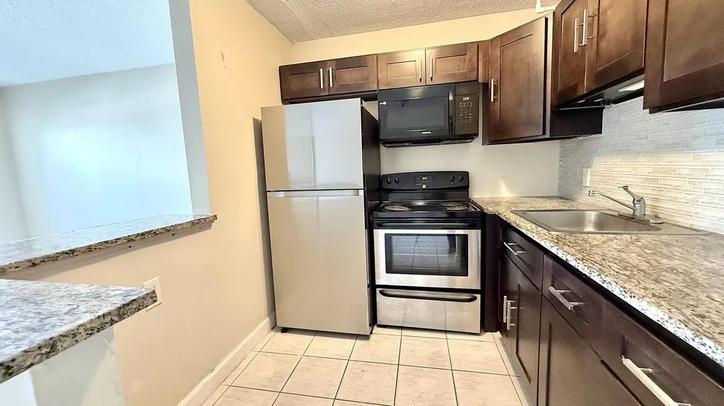 79 Lyndhurst D Deerfield Beach FL 33442