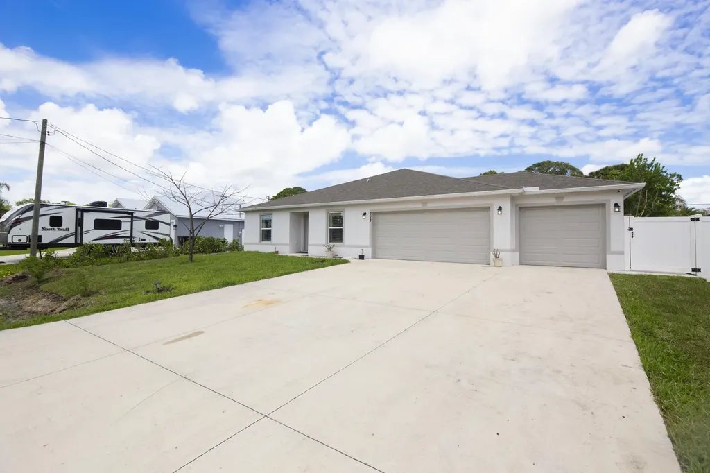 228 SE Sims Circle Port St Lucie FL 34984