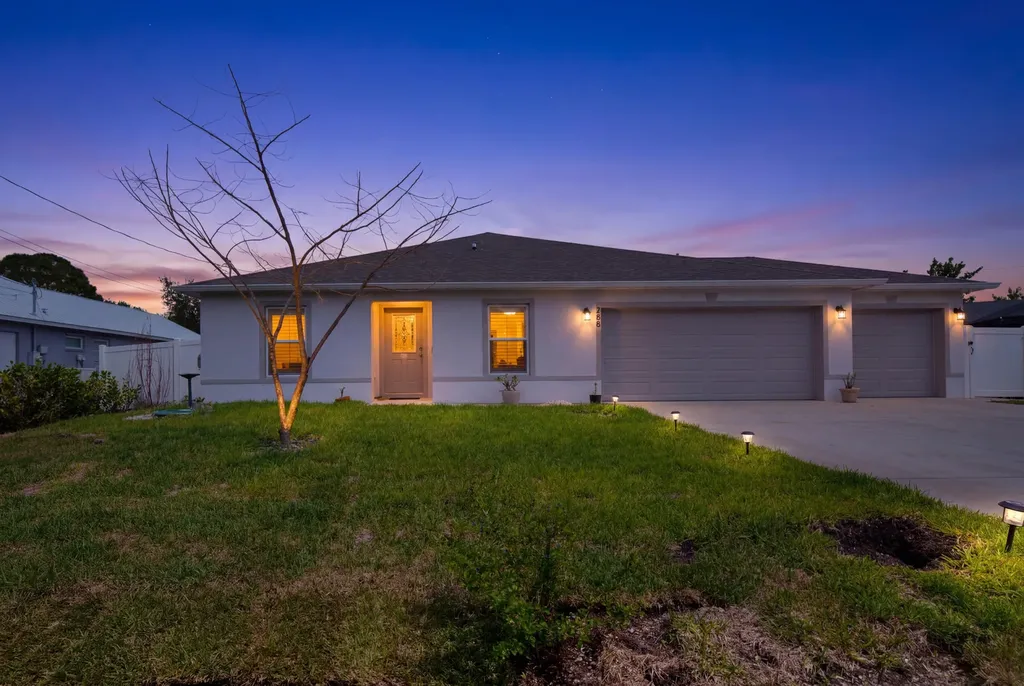 228 SE Sims Circle Port St Lucie FL 34984