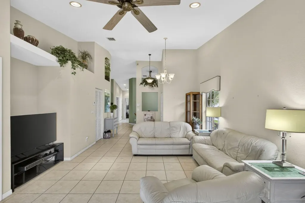 8437 Logia Circle Boynton Beach FL 33472