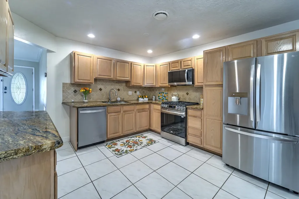 270 SE 3rd Avenue Pompano Beach FL 33060