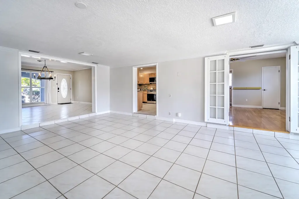 270 SE 3rd Avenue Pompano Beach FL 33060