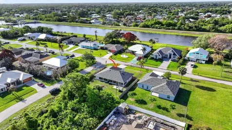 481 SW Aster Road Port St Lucie FL 34953
