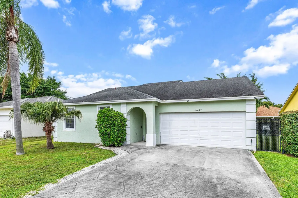 1087 Salmon Isle Greenacres FL 33413