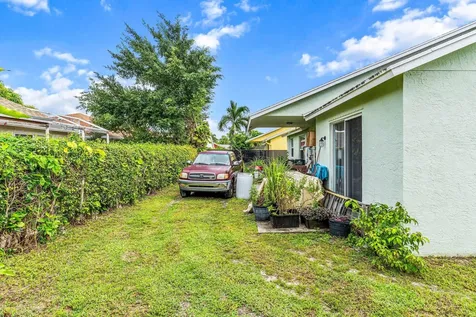 1087 Salmon Isle Greenacres FL 33413