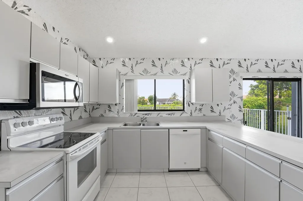 9476 El Clair Ranch Road Boynton Beach FL 33437