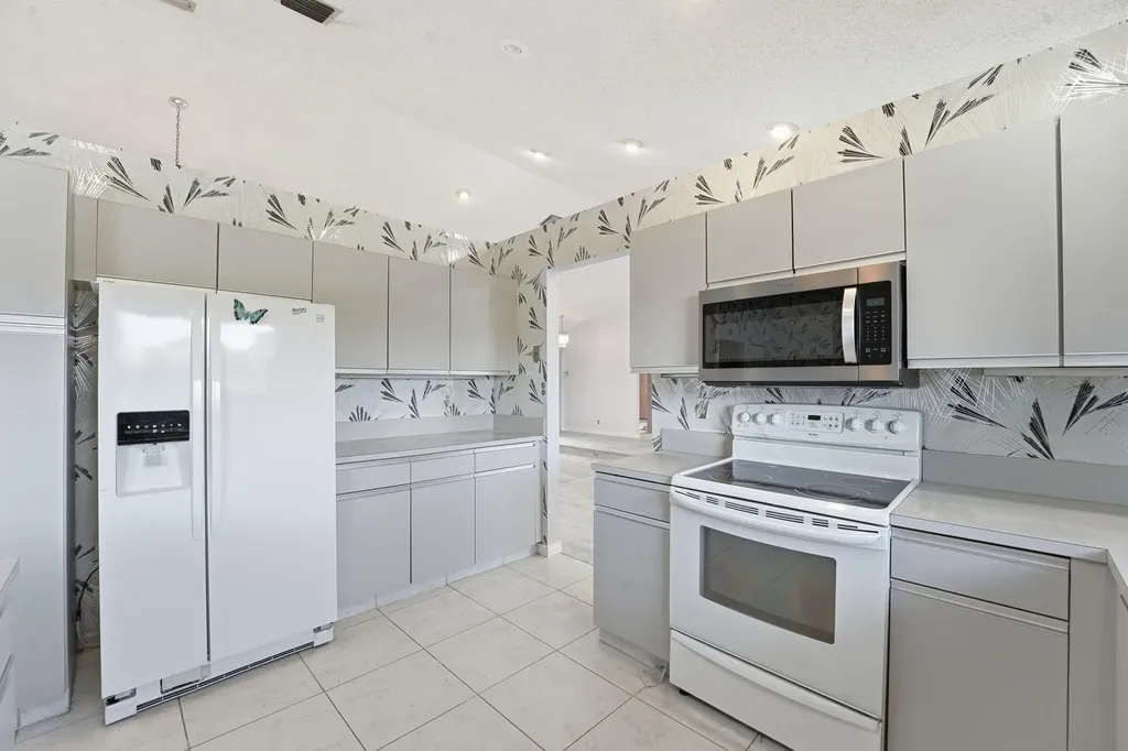 9476 El Clair Ranch Road Boynton Beach FL 33437