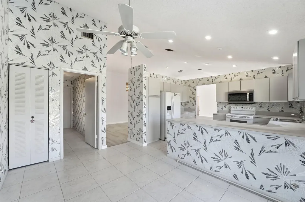 9476 El Clair Ranch Road Boynton Beach FL 33437