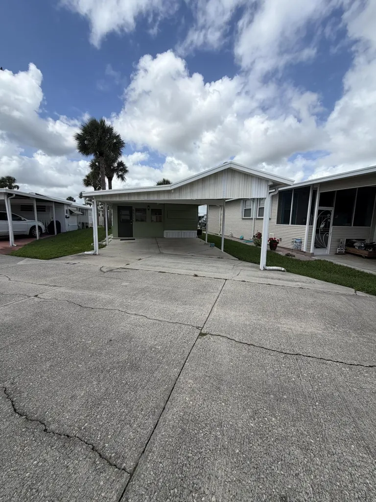 6511 SE 56th Street Okeechobee FL 34974