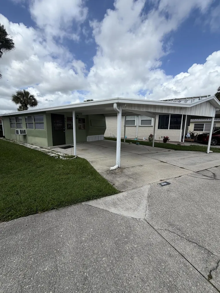 6511 SE 56th Street Okeechobee FL 34974